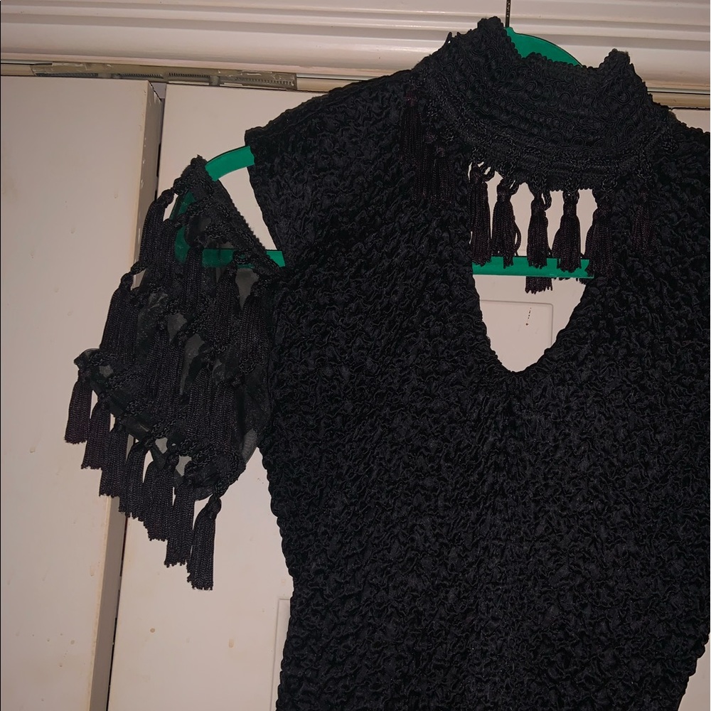 SEXY, COLD SHOULDER DRESS WITH TASSELS - Picture 4 of 8